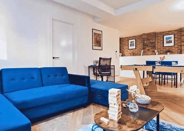 Signature Suite- City Centre, Canal View, Pool Table, Netflix Sleeps 7