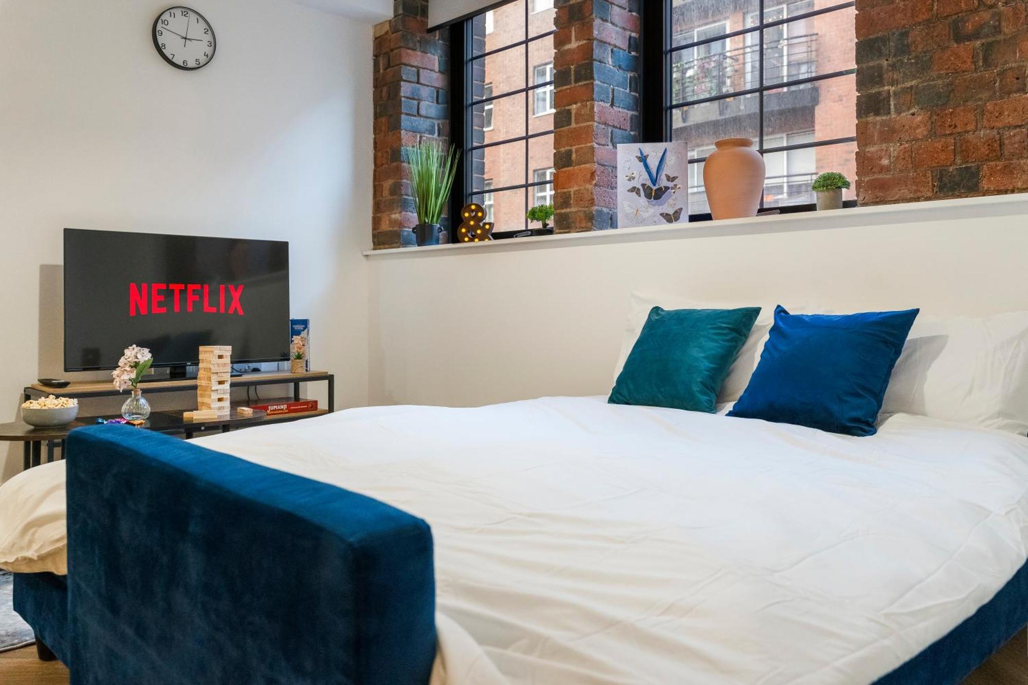 Apartment The Signature Suite- Centre, Canal View, Pool Table, Netflix Sleeps 7 Birmingham