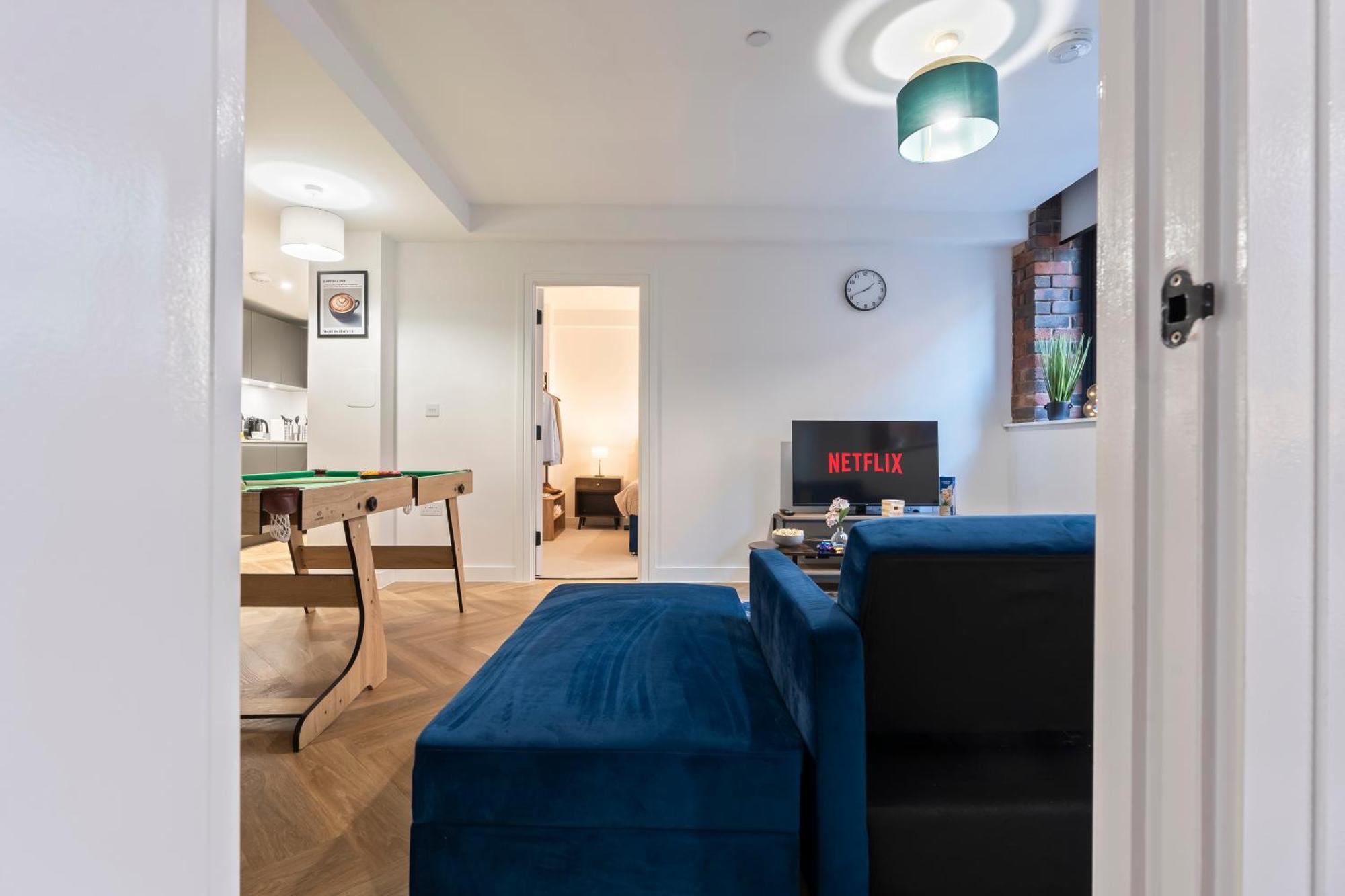 The Signature Suite- Centre, Canal View, Pool Table, Netflix Sleeps 7