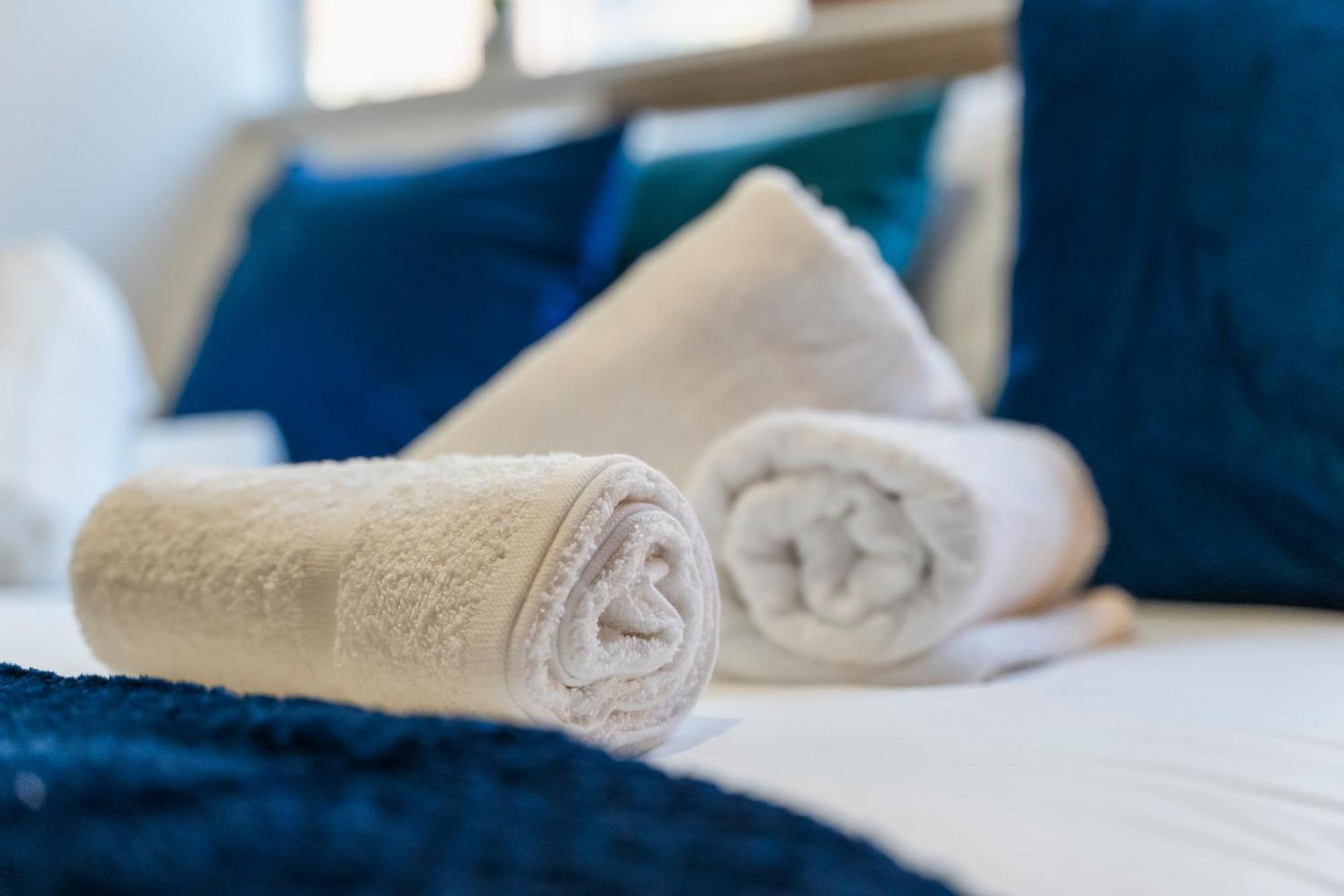Apartment The Signature Suite- Centre, Canal View, Pool Table, Netflix Sleeps 7