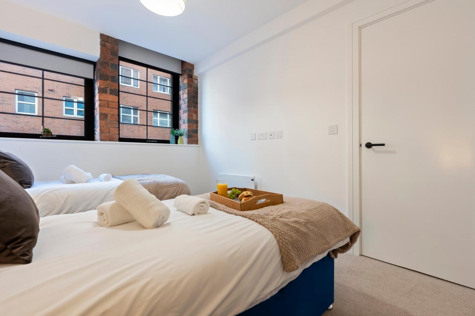 Apartment The Signature Suite- Centre, Canal View, Pool Table, Netflix Sleeps 7 *