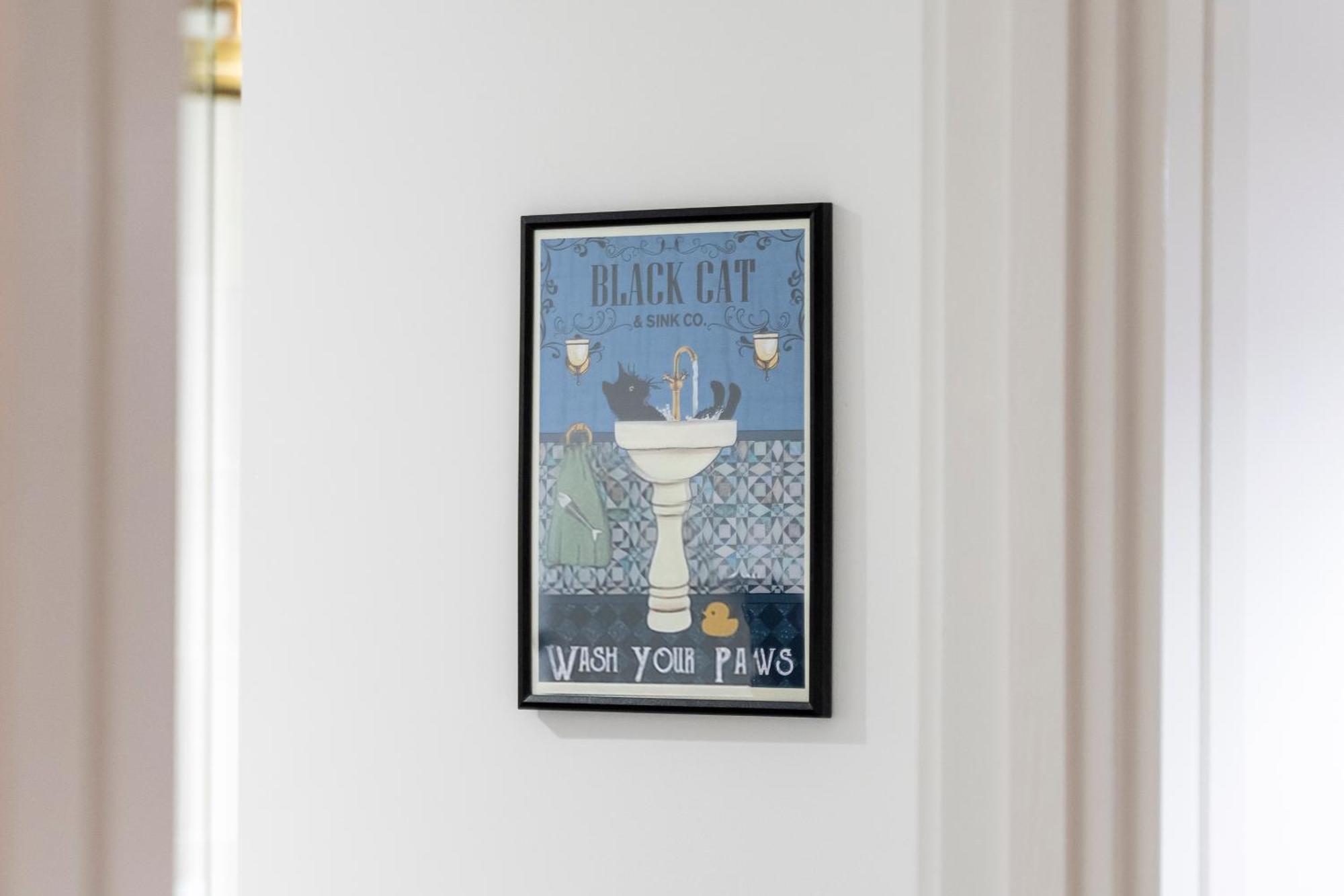 Apartment The Signature Suite- Centre, Canal View, Pool Table, Netflix Sleeps 7