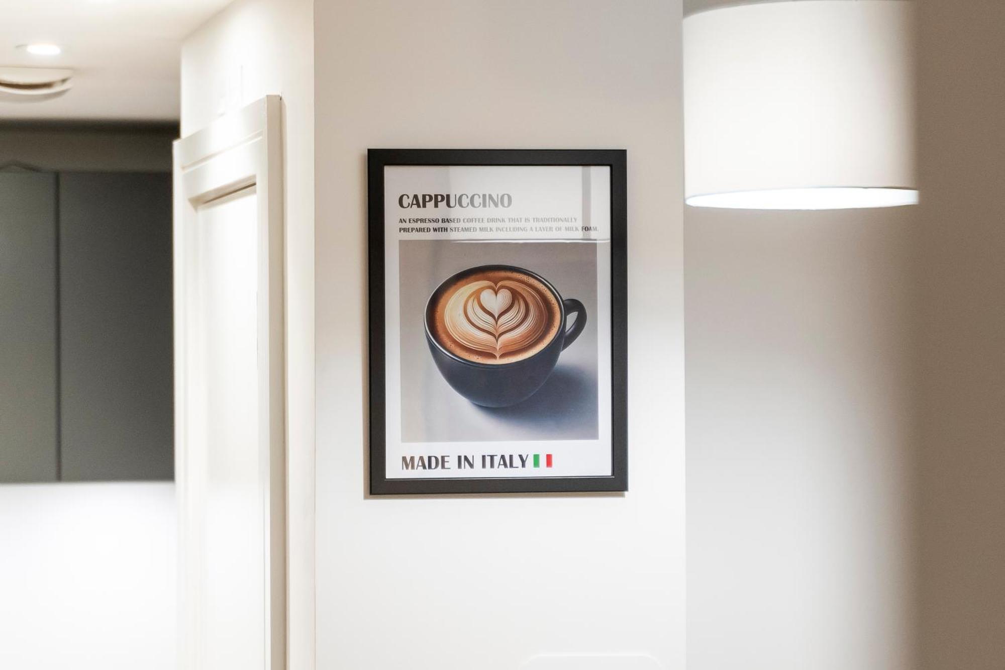 The Signature Suite- Centre, Canal View, Pool Table, Netflix Sleeps 7 Apartment Birmingham