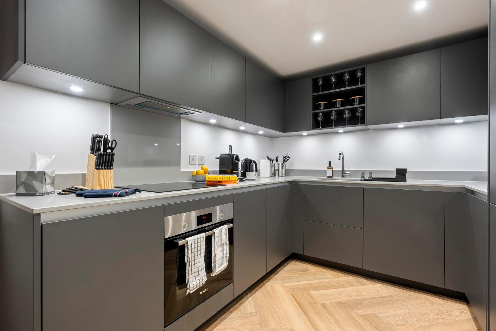 The Signature Suite- Centre, Canal View, Pool Table, Netflix Sleeps 7 * Birmingham
