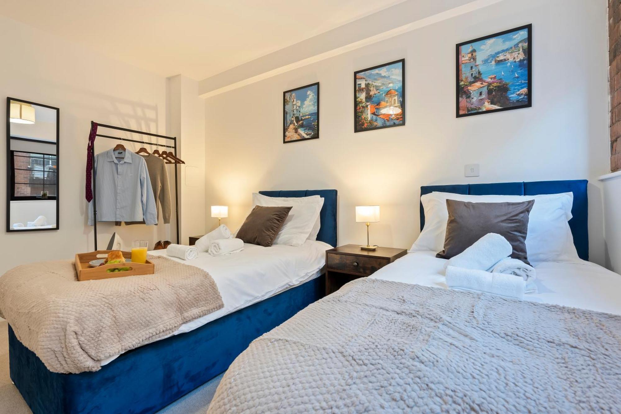 The Signature Suite- Centre, Canal View, Pool Table, Netflix Sleeps 7