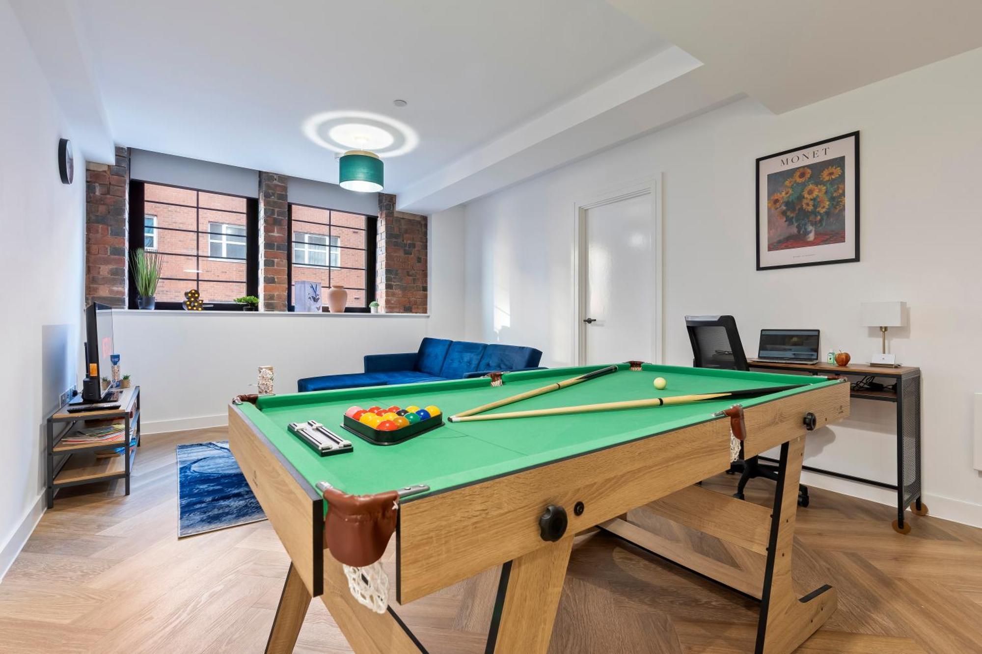 Apartment The Signature Suite- Centre, Canal View, Pool Table, Netflix Sleeps 7