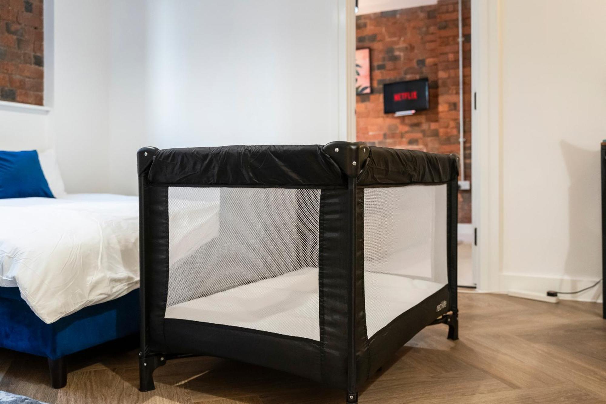 Apartment The Signature Suite- Centre, Canal View, Pool Table, Netflix Sleeps 7
