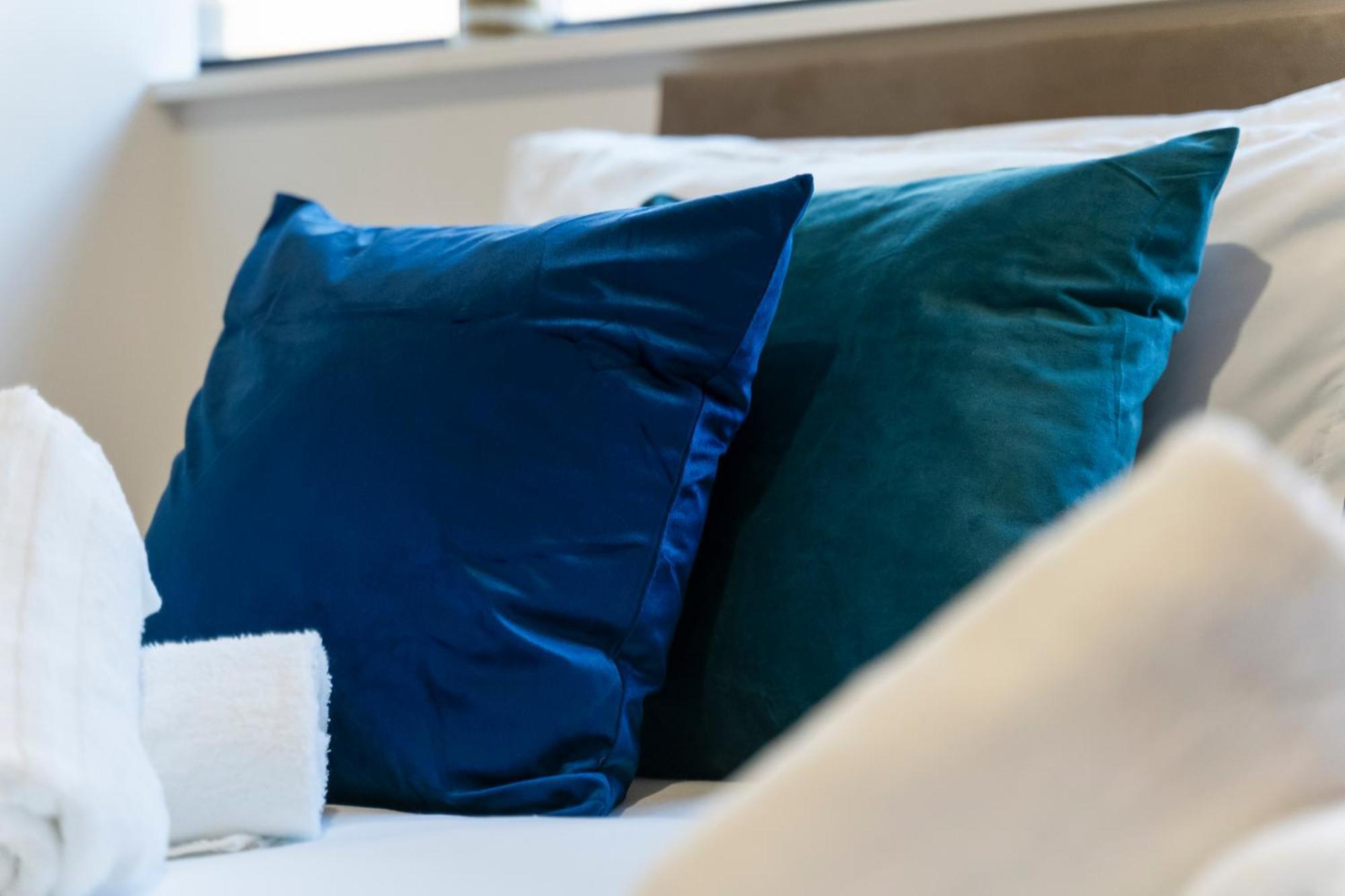 Apartment The Signature Suite- Centre, Canal View, Pool Table, Netflix Sleeps 7 Birmingham
