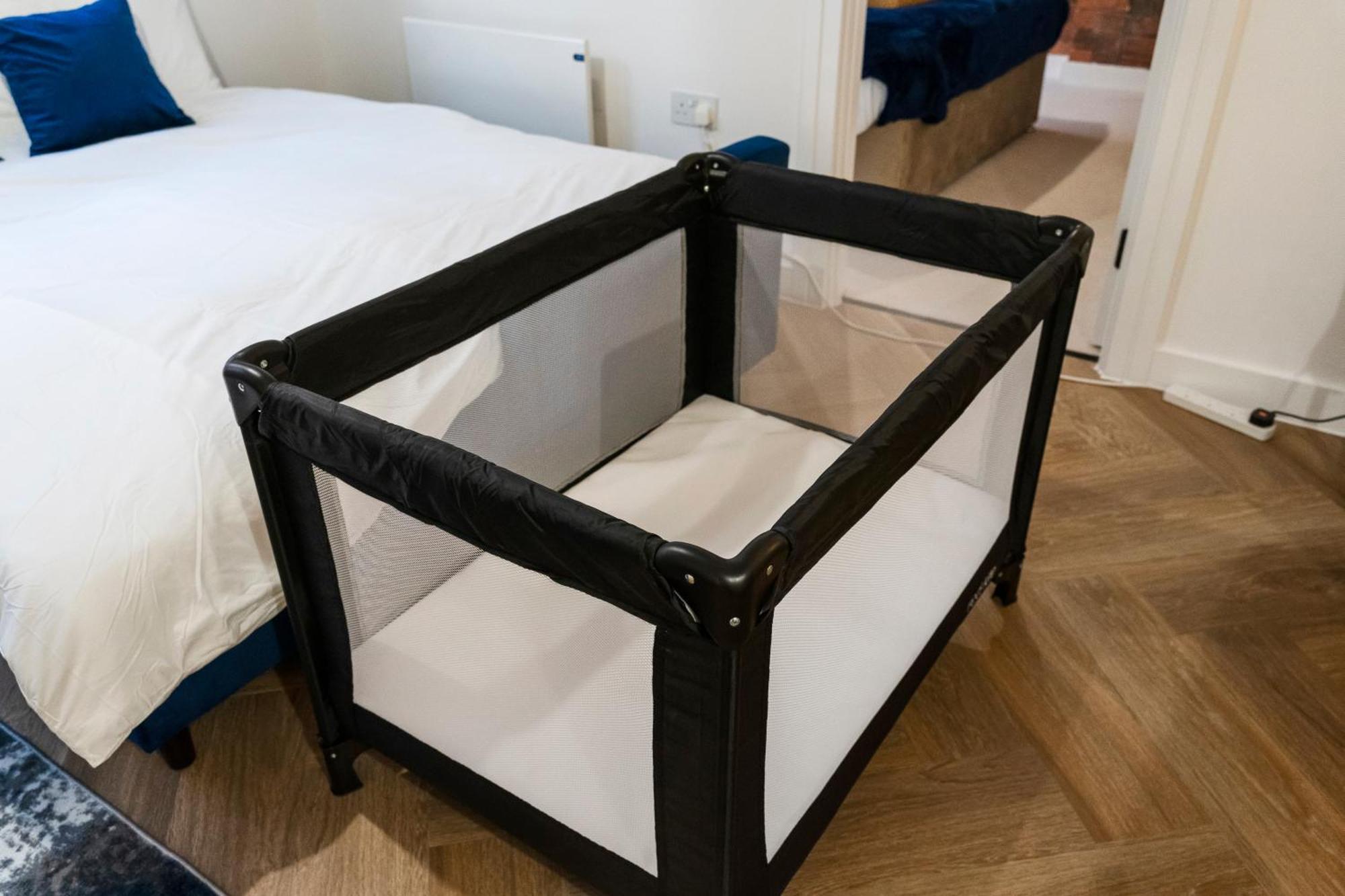 The Signature Suite- Centre, Canal View, Pool Table, Netflix Sleeps 7 *