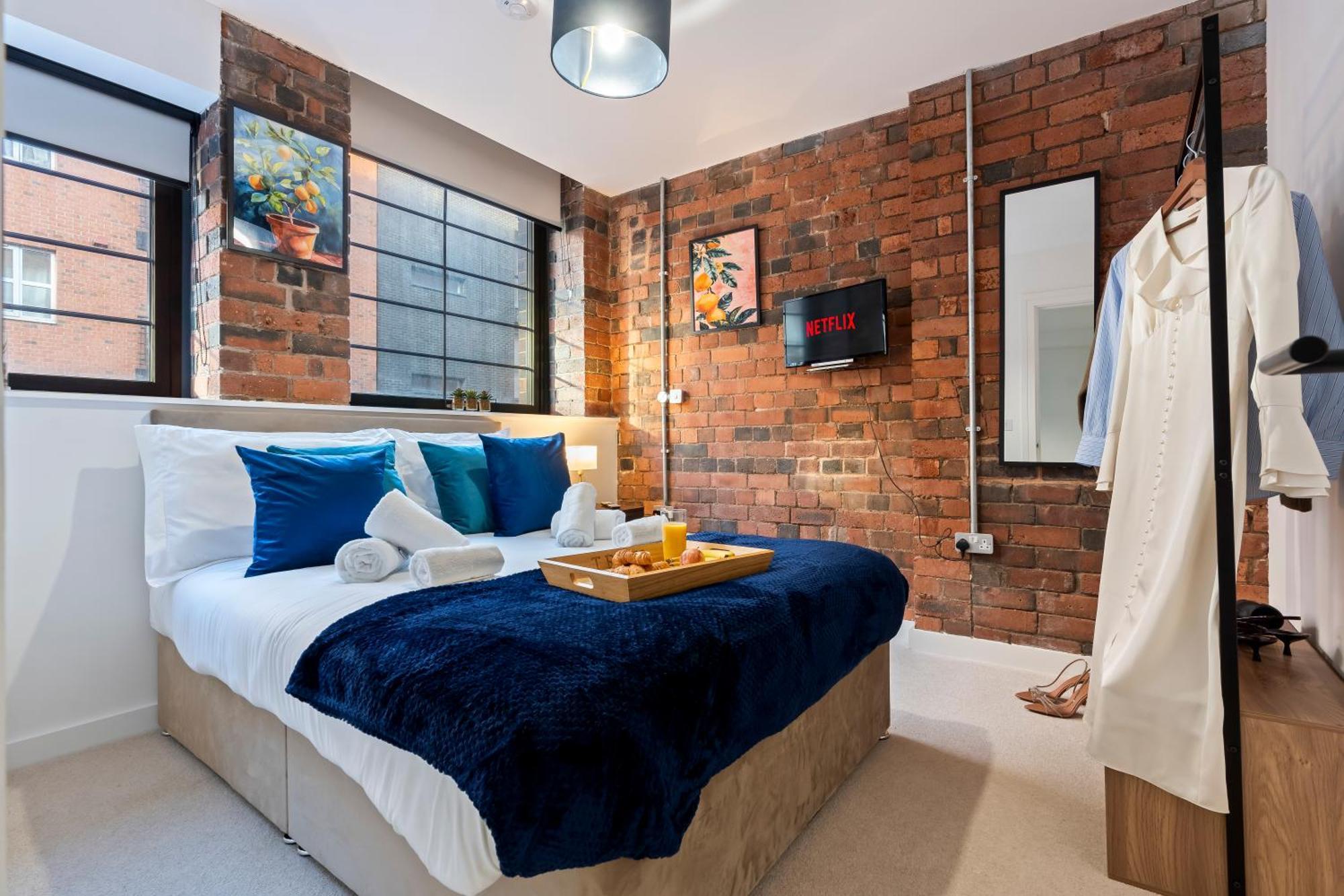The Signature Suite- Centre, Canal View, Pool Table, Netflix Sleeps 7 Apartment *